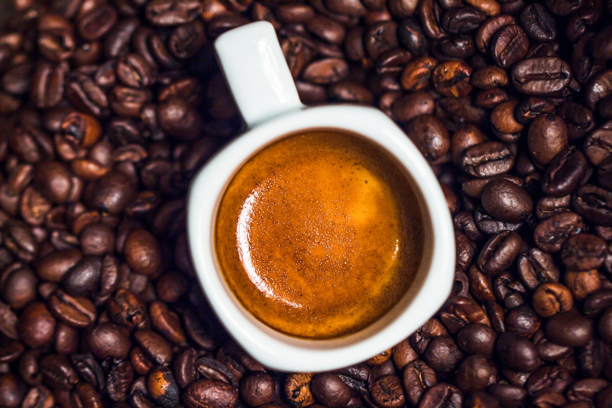 Caffè e sigaretta: come spezzare il rituale del mattino